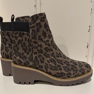 Hey Girl by Corkys Leopard Print Ankle Boots 9